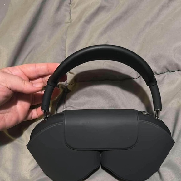 Apple AirPod max in midnight SOLD - Picture 2 of 2